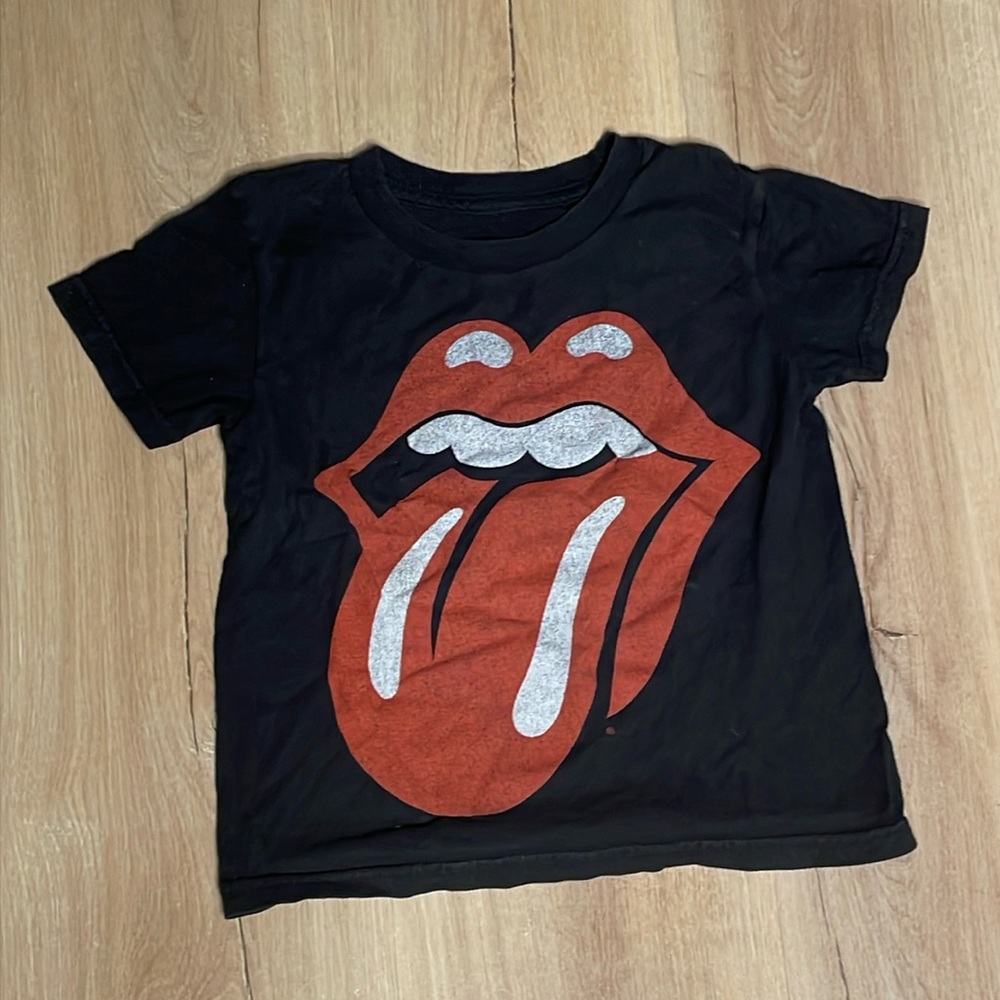 Rolling Stones Black T Shirt. Lips. Size 4 kids. Excellent condition!